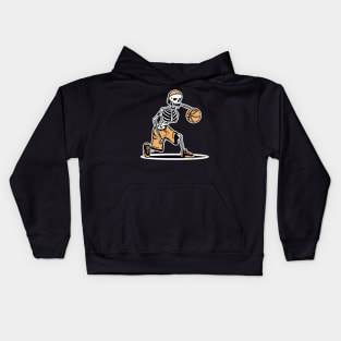 Cool skeleton basketball player dribbling Kids Hoodie